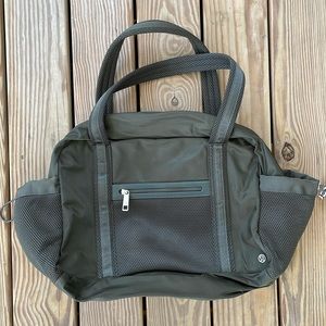 Lululemon Everywhere Duffel in dark olive, weekender gym bag, EUC